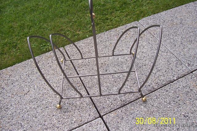 porte revues en metal