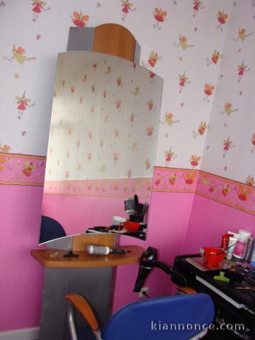 3 coiffeuses + 5 fauteuils