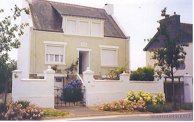 Maison indépendante en pierre avec puits et jardin