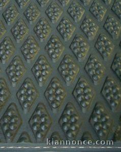 Tapis caoutchouc sur mesure pour vans, camions et bétaillères