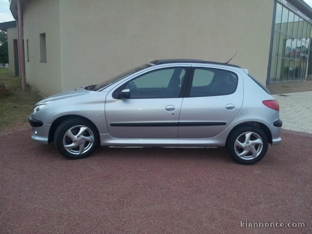 Peugeot 206 (2) 1.6 hdi en état excellent