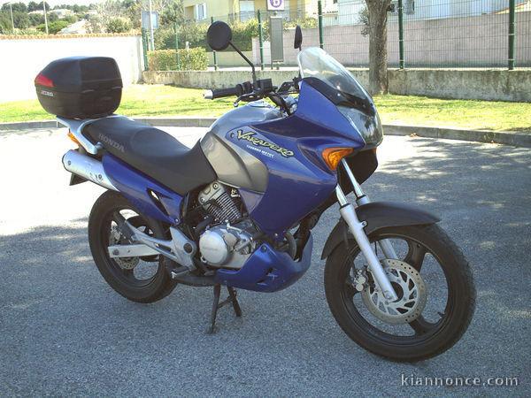 Très belle MOTO HONDA  d\