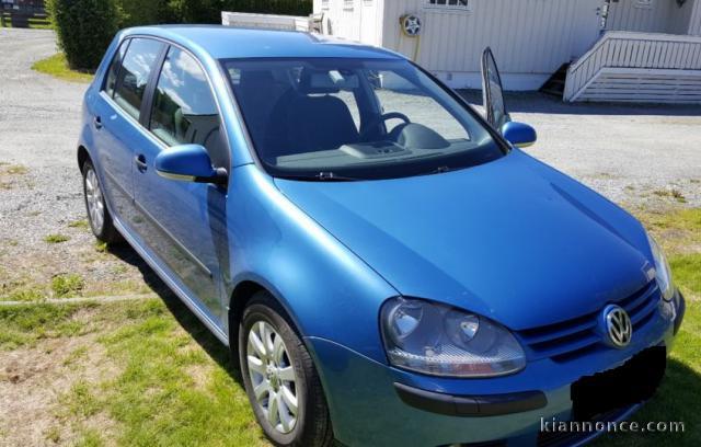 Jolie voiture Volkswagen Golf 1,6 
