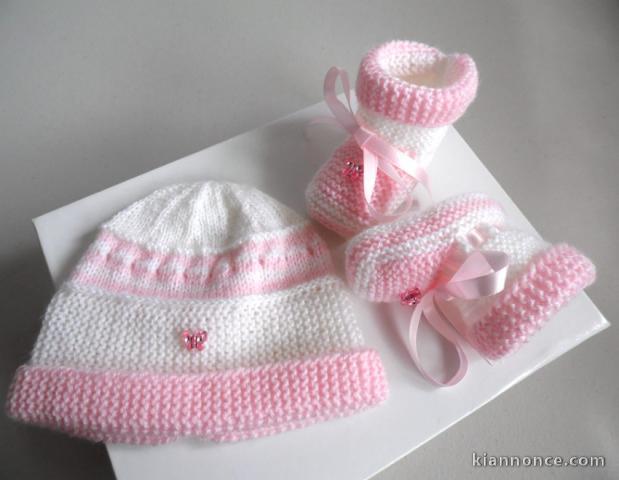 Bonnet chaussons rayés rose bébé tricot laine