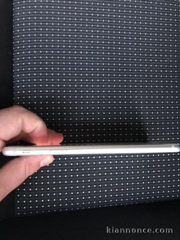  IPhone 6s  blanc 32go officiellement débloqué.