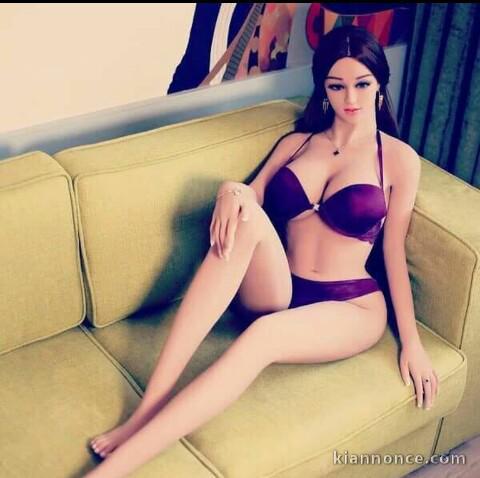 La poupée sexy bien en forme et en bonne état