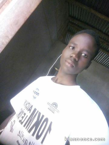 je me nomme alphonse je vie au bénin j\