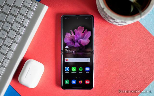 je mets en vente mon Samsung Galaxy Z Flip 256 Go / 8Go RAM
