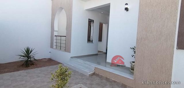 A VENDRE UNE GRANDE MAISON NEUVE DE PLAIN PIED A HOUMT SOUK DJERB