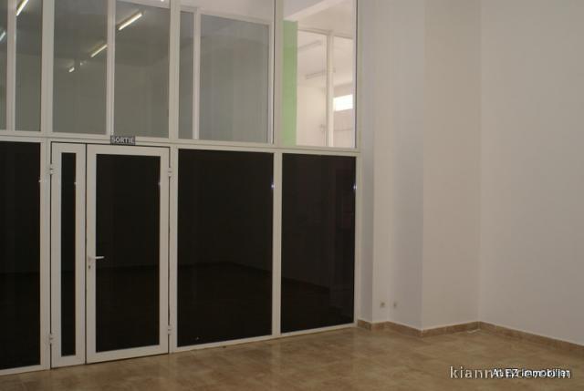 LOCATION LOCAL PRO - UNE PIÈCE-Majunga (Madagascar)