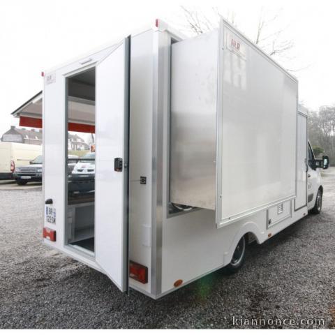 FOODTRUCK RÔTISSERIE ELÉGANCE TRAVAIL INTÉRIEUR