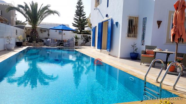  BELLE VILLA AVEC PISCINE PRIVÉE EN ZONE TOURISTIQUE  - RÉF V623