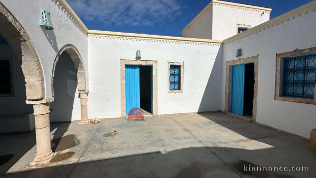 HOUCH TYPIQUE DJERBIEN À HOUMT SOUK - RÉF H698