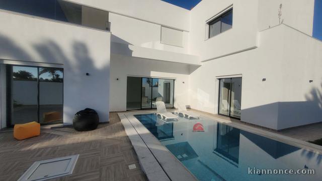 VILLA AVEC PISCINE À MEZRAYA DJERBA ZA - RÉF V620