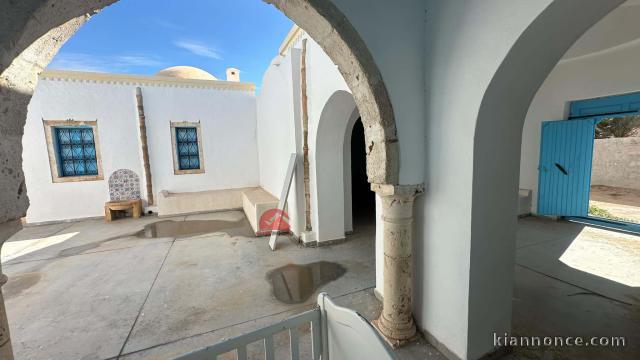 HOUCH TYPIQUE DJERBIEN À HOUMT SOUK - RÉF H698