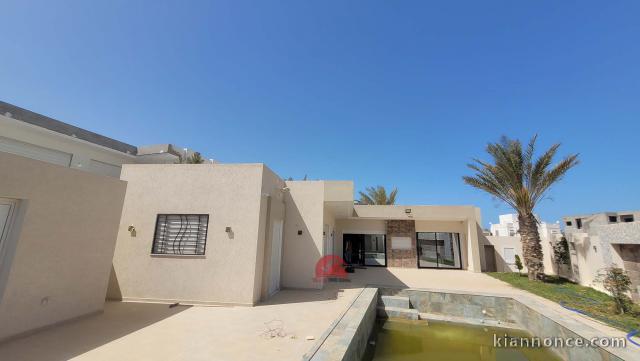 VILLA MEUBLÉE À VENDRE EN ZONE TOURISTIQUE DJERBA ZT - RÉF V701