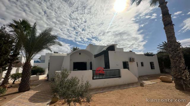 VILLA MEUBLÉE EN ZONE TOURISTIQUE DJERBA - RÉF L761