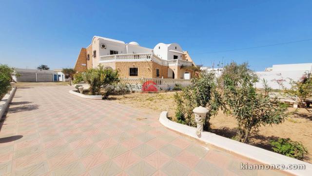 GRANDE VILLA MEUBLÉE À VENDRE À DJERBA MIDOUN ZA - RÉF V700
