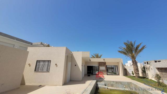VILLA MEUBLÉE EN ZONE TOURISTIQUE DJERBA ZT - RÉF V701