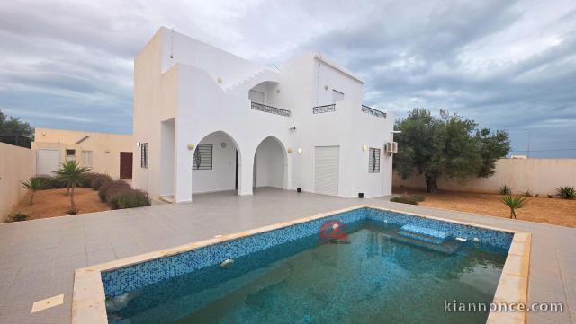  VILLA SANS MEUBLES À HOUMT SOUK DJERBA - RÉF L767