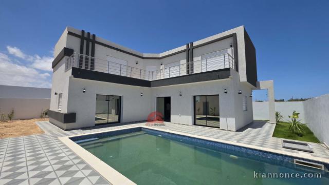 VILLA NEUVE AVEC PISCINE - TITRE BLEU - TEZDAINE DJERBA ZA - RÉF 
