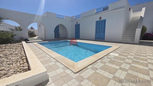  PETITE VILLA AVEC PISCINE À MIDOUN DJERBA ZU - RÉF V716
