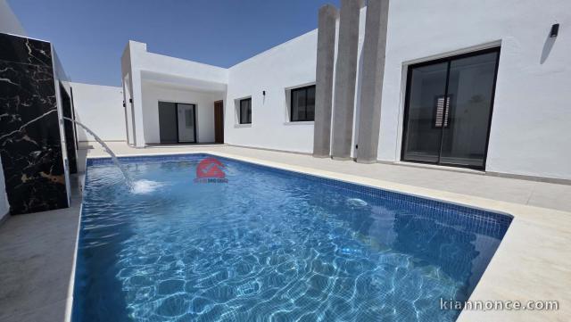VILLA TITRÉE À DJERBA TEZDAINE ZA - RÉF V718