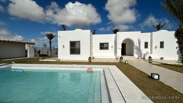 GRANDE MAISON À MEZRAYA DJERBA ZA - RÉF V693