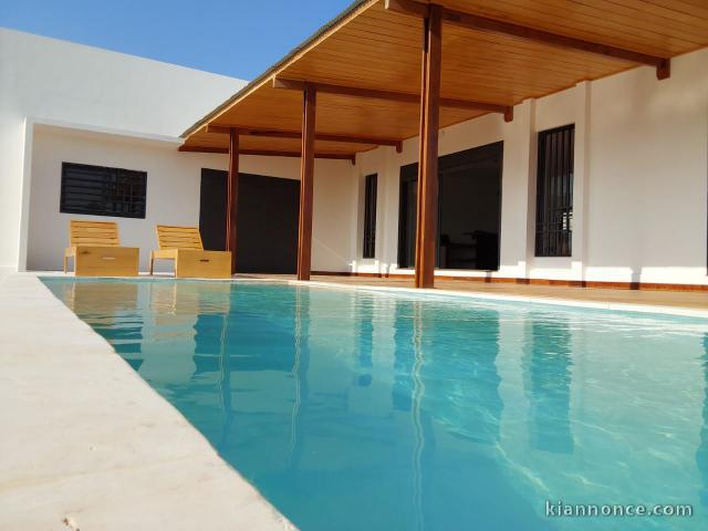 VILLA T4 AVEC PISCINE A AMBOROVY MAHAJANGA