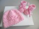 Bonnet, chaussons roses b&eacute;b&eacute;  tricot laine fait main