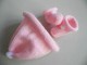 Tricot b&eacute;b&eacute;, bonnet chaussons roses pompons