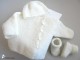 Tricot layette bb fait main, brassi&egrave;re, bonnet, chaussons, b&eacute;guin